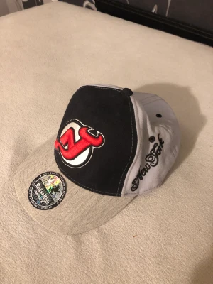 Sport keps - Hockey keps, inte något sliten eller lökig. Snabb smidig affär = billigare.  Mvh David Renvall