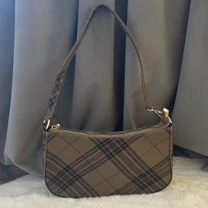 Axelväska - Säljer denna fina bruna väska i nyskick🤎