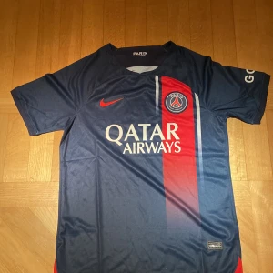 PSG tröja S - Helt ny och oanvänd PSG tröja storlek S. Skriv för med frågor.