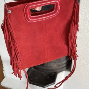 Maje väska  - Röd maje väska!!  Skriv på DM för fler bilder ☺️