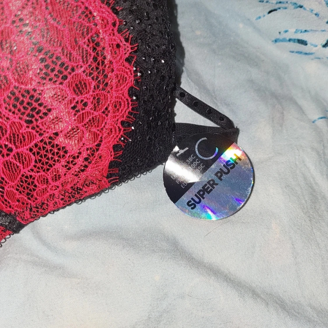 Nytt set underkläder med prislapparna kvar. - 90