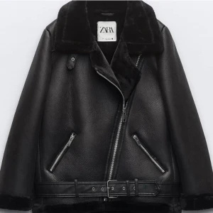 Zara jacka - Köpt på zara nypris 1195kr. Saknar bälte. 