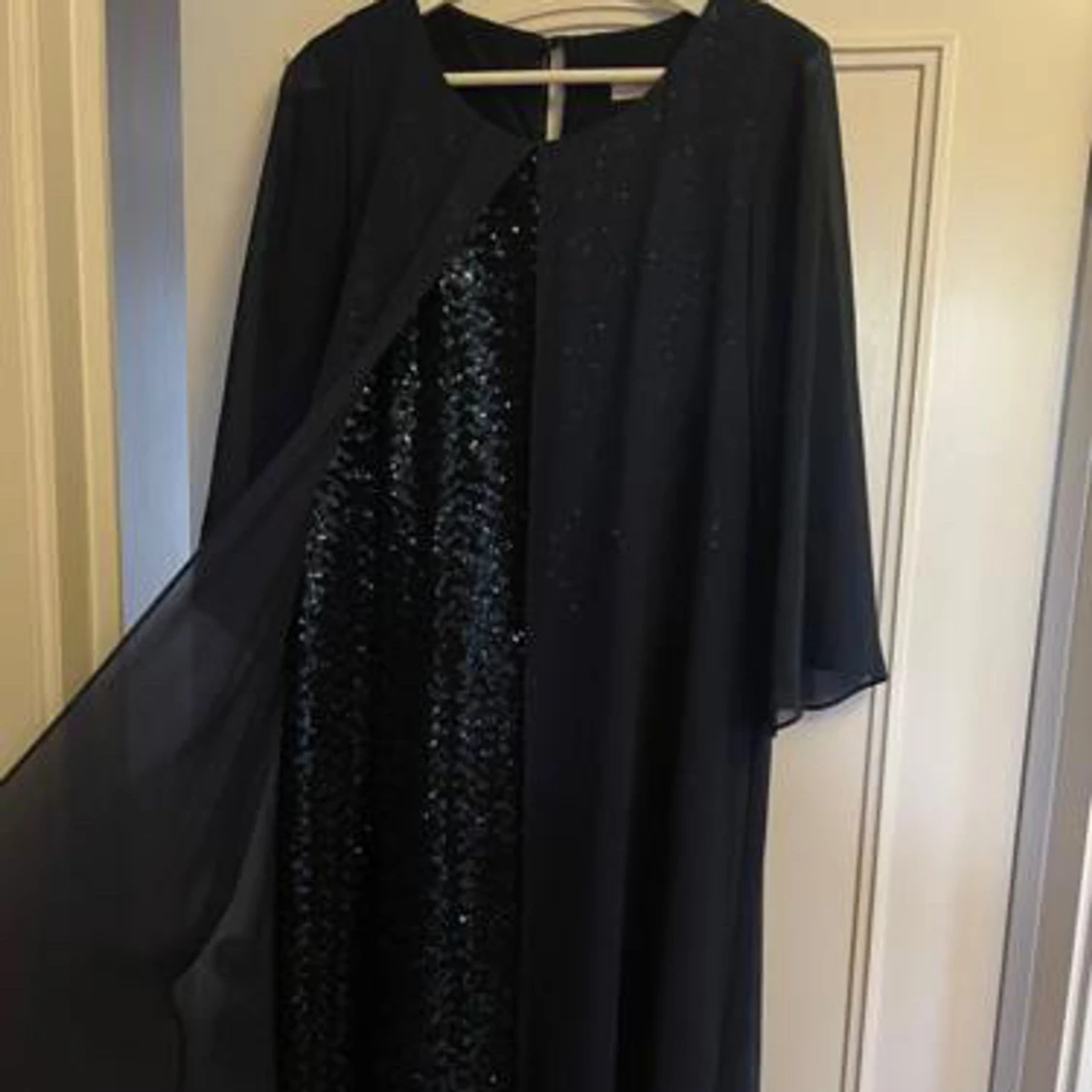 Blå glittrig klänning - 90