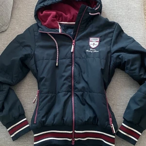 Höstjacka - As snygg höstjacka som sitter snyggt