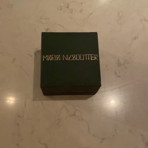 Maria Nilsdotter halsband - Säljer detta super fina halsband från Maria Nilsdotter hör av er vid intresse💗