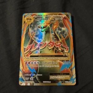 M Charizard EX #101 - Har tagit beslutet att jag ska börja sälja alla mina pokémon samlingar för spara upp till moppe i detta skicket så går dom på 350 men säljer för 250
