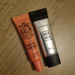 Två primers - Två primers en från the balm och en från smashbox. Den från smashbox är endast testad. Andra oanvänd
