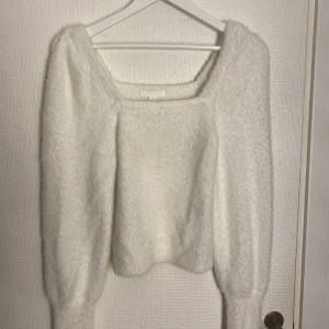 Hm vit stickad tröja  - H&M vit stickad mysig tröja☺️ 