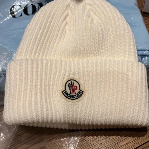 Moncler Benie cream - Moncler hat unisex brand new color cream