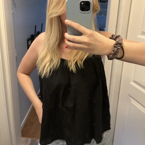 Linne - Säljer svart linne från HM! Aldrig använt så bra skick. 