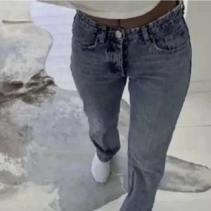 Zara jeans  - Säljer dessa midrise jeans då jag inte känner att de är min stil. Jätte bra skick