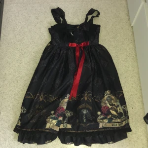 Goth lolita klänning med hårspännen  - bra skick