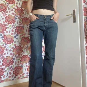 Levi’s jeans  - Supersnygga baggy jeans från Levis!! Sitter bra och baggy på mig som är ca 173! 