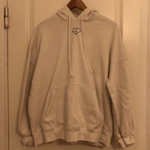 Hoodie - En jätte mysig oversize tjock hoodie med namnet på baksidan ”Blackpink”🌸 