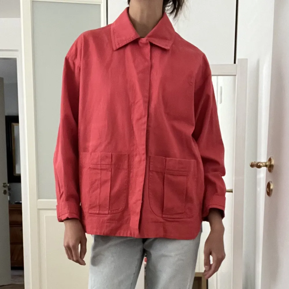 Oanvänd rosaröd jacka / overshirt från ASOS, storlek 34!✨. Jackor.