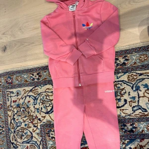 Adidas jacka och byxa - Bra skick