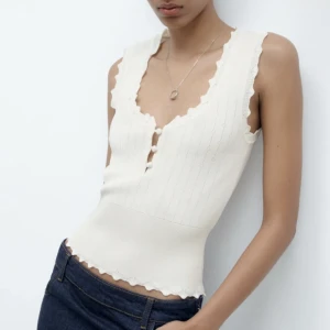 Söt topp - Så fin topp från zara använd vid ett tillfälle! 