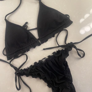 Svart bikini - Helt oanvänd bikini! Säljs pga. att den är för liten. 