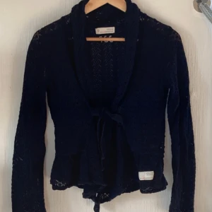 odd molly kofta - intressekoll på denna jättefina odd molly kofta i xs. mycket bra skick