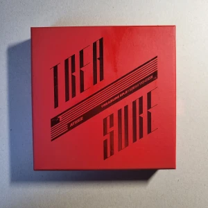 Ateez: Zero to One - Ateez album, photocards medföljer men vissa saker kan vara lite skadade. CD skiva finns och fungerar bra!