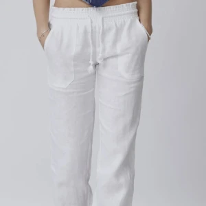 Linnebyxor  - Säljer dessa linnebyxor för jag har ett par andra. Helt oanvända och jätte snygga. Väldigt lika de från roxy. Skriv för fler frågor🥰