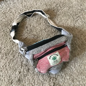 Hemp väska - Knappt använd doggy bag från Hemp 🍀 Perfekt till sommar, festival ⭐️⭐️⭐️ 