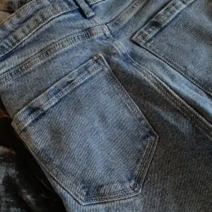 Mom slim-jeans i storlek 32. Utmärkt skick😇💞 