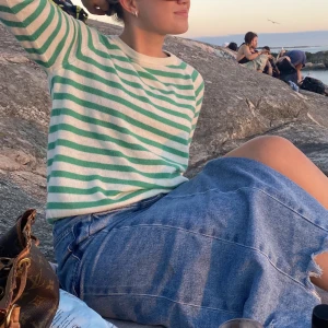 Tröja Zara - Randig tröja från Zara så fin och mjuk. Passar allt från XS-L beroende på hur man vill att den ska sitta.  100% ull.  