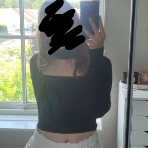 Choker tröja - Supersnygg svart "choker tröja". Så himla fin😍. Ny skick från bershka. Använd "köp nu" för fri frakt🤗