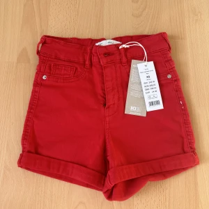 Shorts  - Helt nya och oanvända. Från Gina Tricot, märke Molly.  