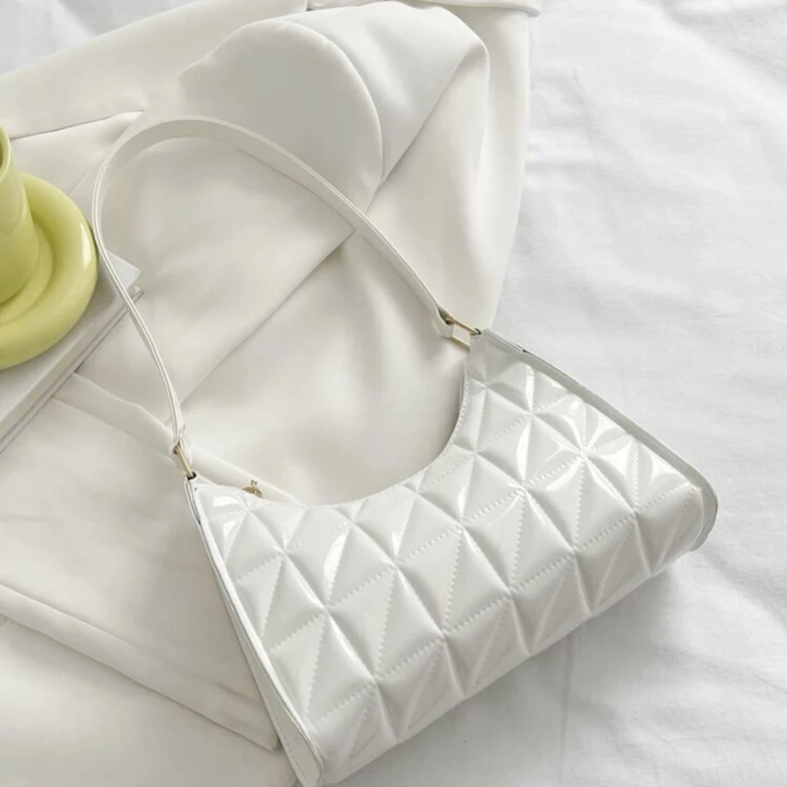 En vit väska den är söt och fin - 90