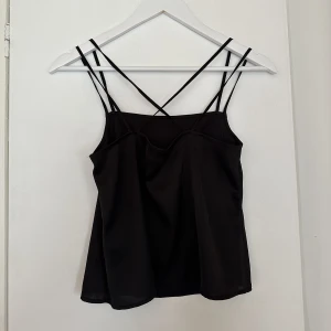 Linne silke - Svart linne från H&M i silkesmaterial, storlek xs☺️