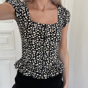 Topp - Blommig topp i nyskick!🌸