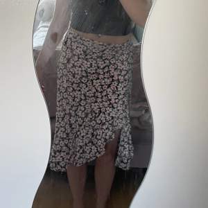 Säljer denna slutsålda kjol från newyorker i stl 34💘