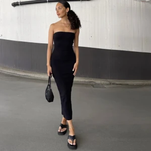 A dsgn klänning - Säljer min helt nya klänning får A-dsgn. Passar exakt som Skims-klänningen😫😍 Slutsåld på hemsidan. Nypris 700kr