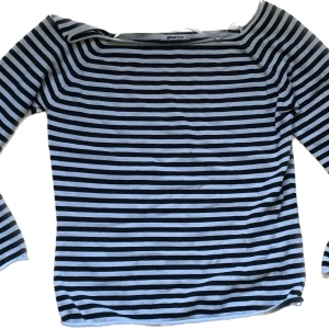 Randig tröja  - 🤍Köp 4 tröjor för 200kr + FRI FRAKT 🤍 eller 3 för 2 på alla plagg 