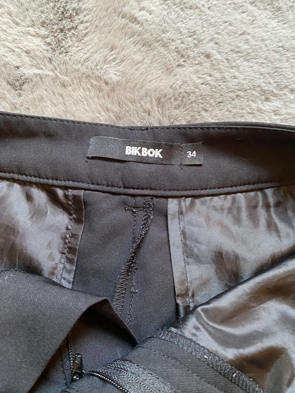 Bikbok kostymbyxor  - 90