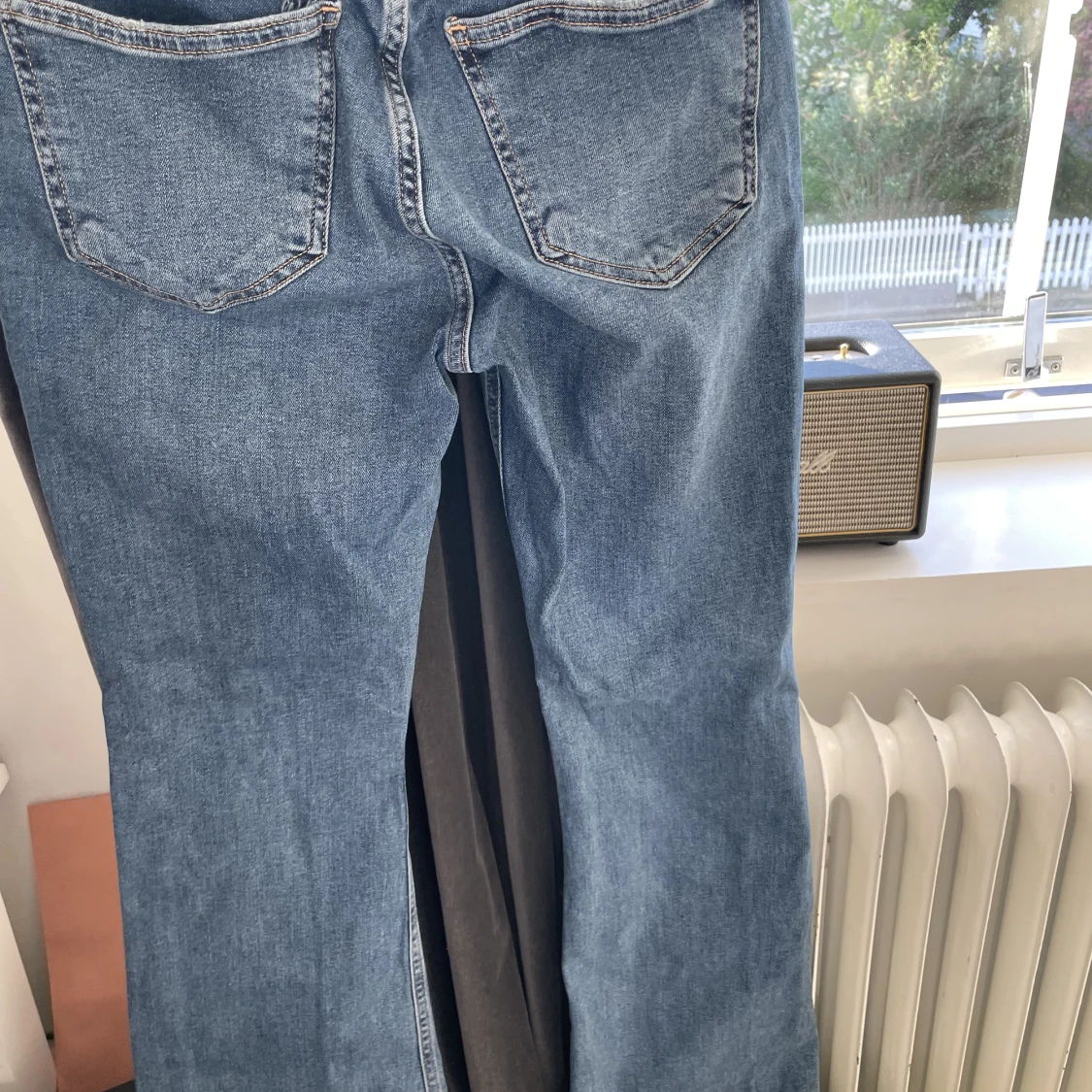 Mörkblåa bootcut jeans midwaist - 90