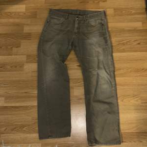 Grå dressman jeans cond 7/10 