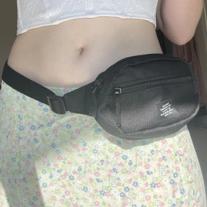 Liten magväska - Väskan är i nyskick 