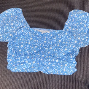 Topp - Köpt från Shien. Finns ingen prislapp men skulle säga att storleken är ungefär Xs - S. 