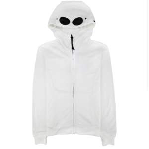 Säljer nu min cp company zip hoodie med gogels, den är använd typ 3/4 ggr, säljes pga inte min stil. Kan gå ner i pris vid snabb affär ! Ny pris 2600kr.
