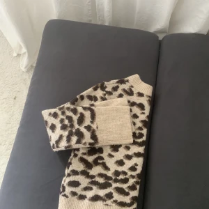 Stickad leopard tröja Hm - Så najs tröja från Hm! 🙏🏼🫶❤️