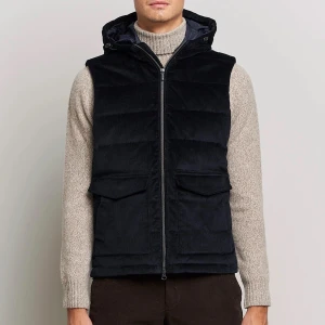 Vill köpa - skulle vilja köpa denna väst från stenstrøms i storlek L