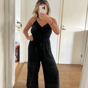 Byxdress - Snygg svart byxdress