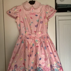 Angelic Pretty Candy treat OP - Super fin klänning ifrån Angelic Pretty men som tyvärr inte passar mig helt färgmässigt✨