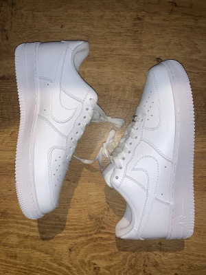 Nike af1 - Helt nya aldrig testade af1. Storlek EU 42,5  (sitter som typ 43) OG box medföljer  