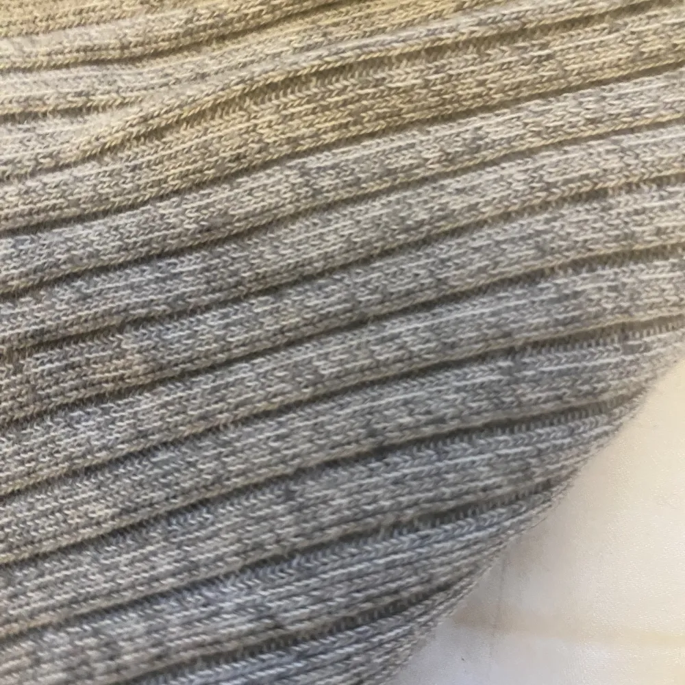 Säljer detta fina gråa linne från Gina tricot pga att jag inte hittar någon användning till det💕Använd få gånger. Frakt tillkommer💕. Toppar.
