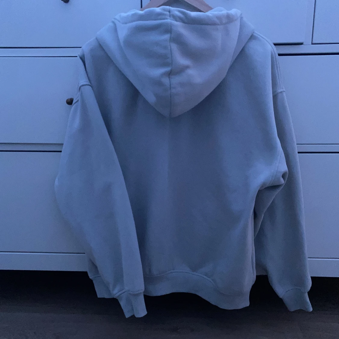 Women’s zip up hoodie. - 90