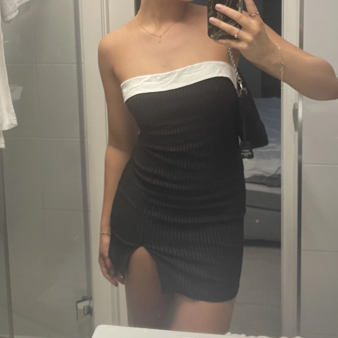 Klänning svart randig